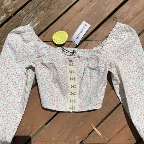 New Love Stuck Floral Hook & Eve Top - Picture 7 of 16